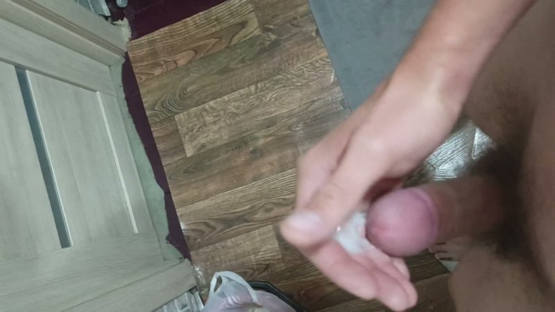 free pictures of girls pissing in public and outdoors with Moet Moana — pissing tube video